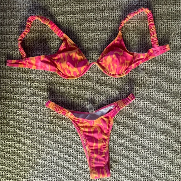 Orange and Pink Underwire Bikini ๐งก๐ - Picture 3 of 4
